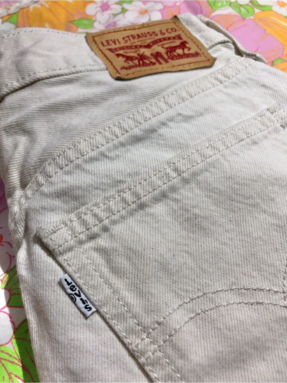 Levi’s Low Pro Straight Leg Jeans Size 26 Ecru Off-White Distressed 90s Baggy - Picture 14 of 16